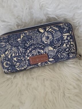 Sakroots Navy and Cream Floral Zip Wallet